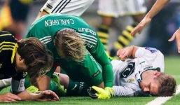 Video: Cầu thủ bất tỉnh ngay tại chỗ sau khi sút tung lưới đối thủ